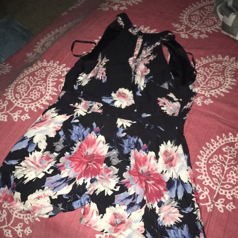 Cute floral romper - Picture 2 of 3